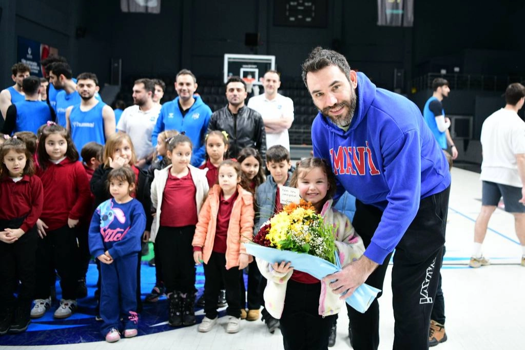 Minik Basketbolseverler, Dev Adamlarla Buluştu!