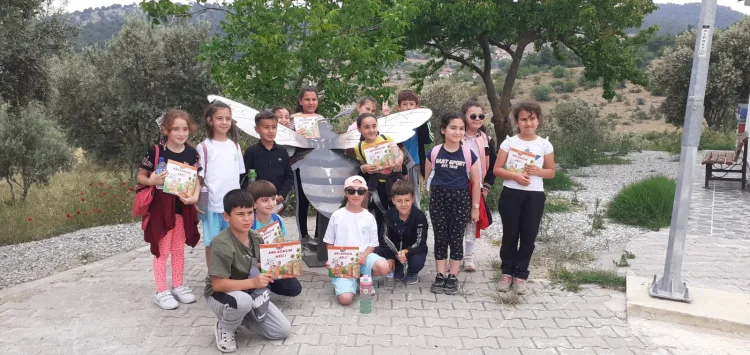 Minik Öğrenciler Arıların Dünyasını Keşfetti