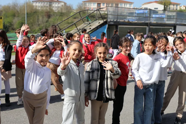 Minik Öğrenciler Ayçiçek Vadisi’nde Eğlendi