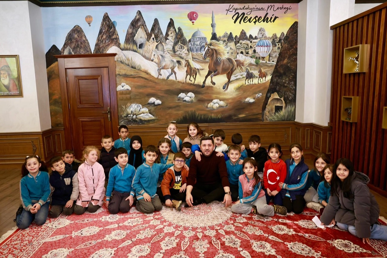 Minik Öğrencilerden Başkan Arı’ya Sıcak Ziyaret