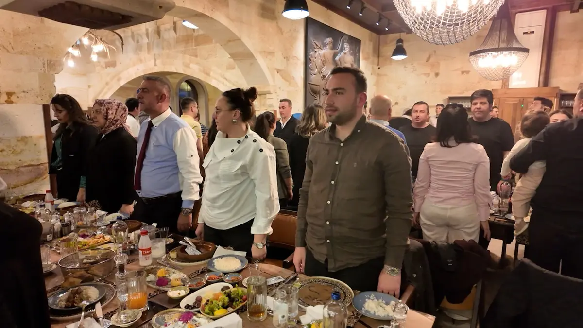 Düzce Belediyesi nden anlamlı 12 Mart İstiklal Marşı nın Kabulü deneyi! Minik piyanist büyük takdir topladı 8