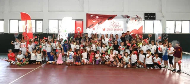 Minik Raketler 30 Ağustos İçin Kortta Yarıştı!