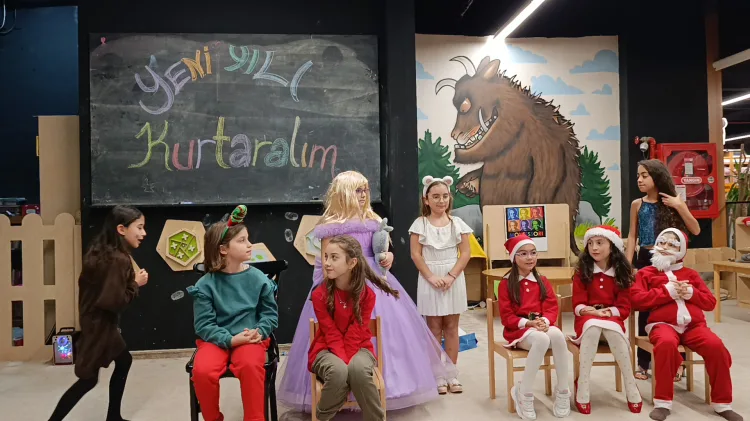 Minik Yetenekler Yeni Yılı Tiyatroyla Karşıladı!