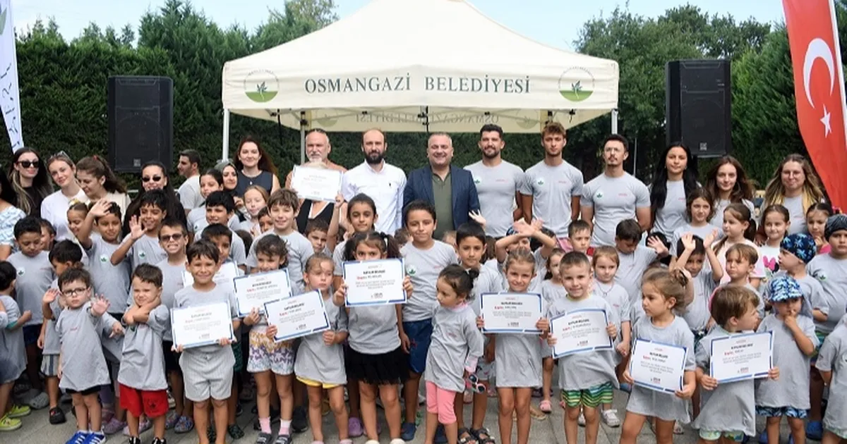 Minik Yüzücüler Yaz Tatilinde Suya Daldı!