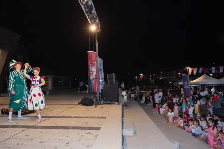 Minikler İçin Renkli Bir Tiyatro Deneyimi!
