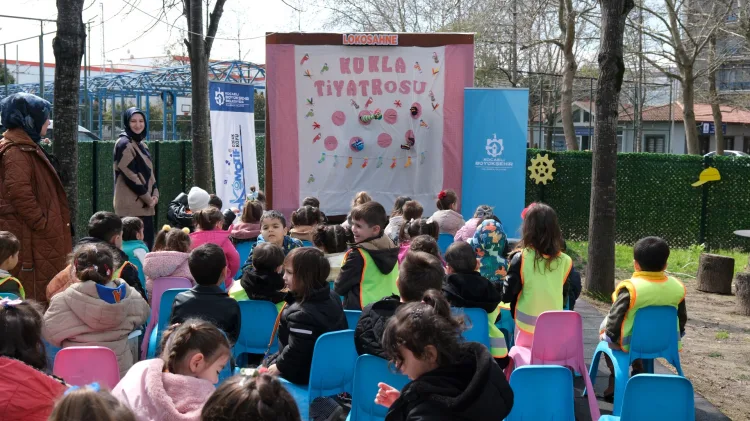 Minikler Tiyatro Günü’nde Kukla Şöleni Yaşadı!
