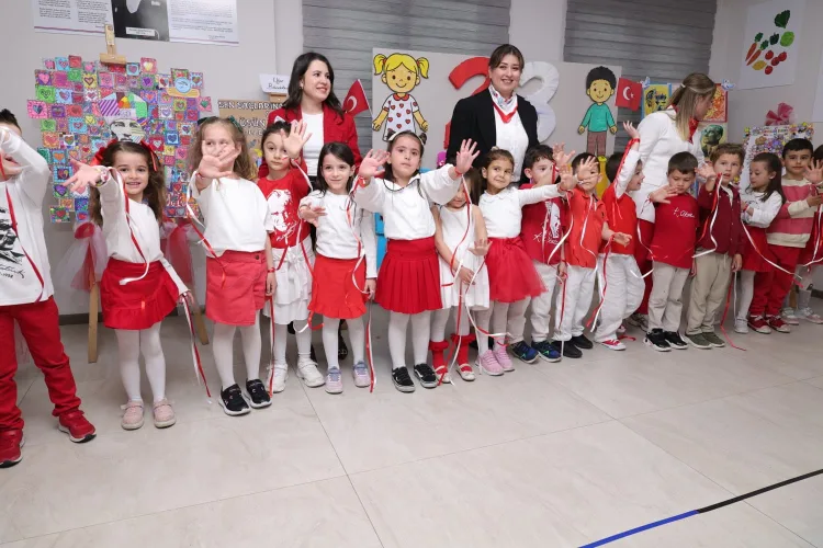 Miniklerden Coşkulu 23 Nisan Gösterisi!