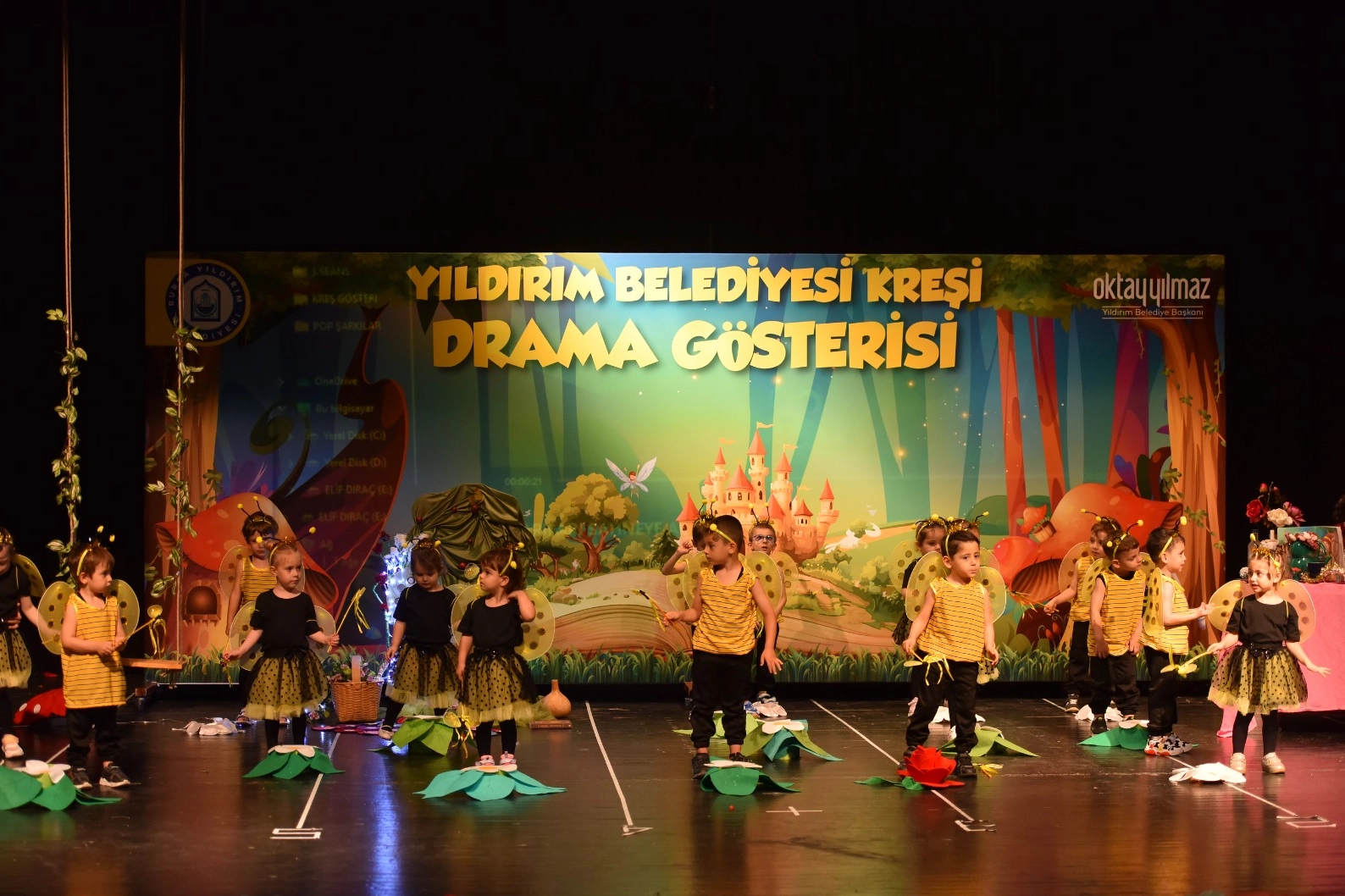 Miniklerden Duygusal Mezuniyet Gösterisi