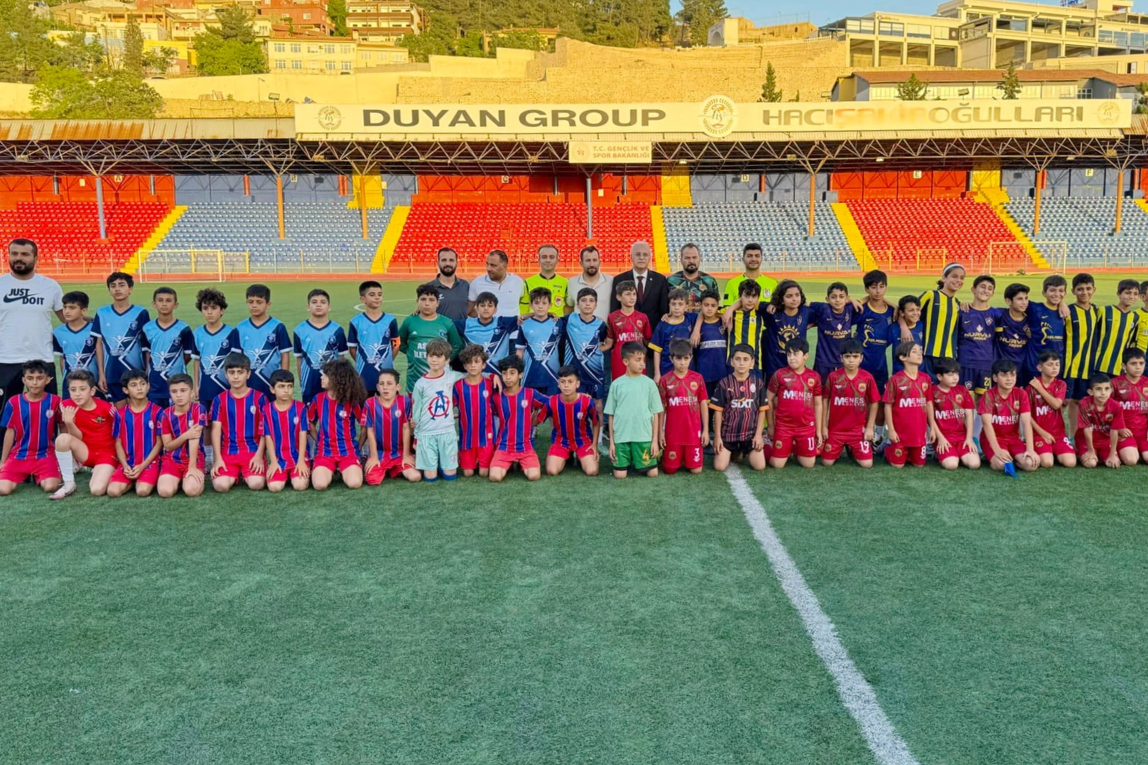 Miniklerden Futbol Şenliği: Turnuva Coşkusu!