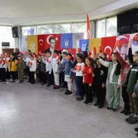 Miniklerden iç ısıtan 23 Nisan kutlaması