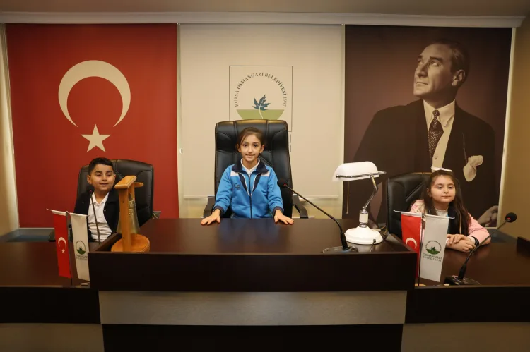 Miniklerden Osmangazi’ye Demokrasi Dersi!