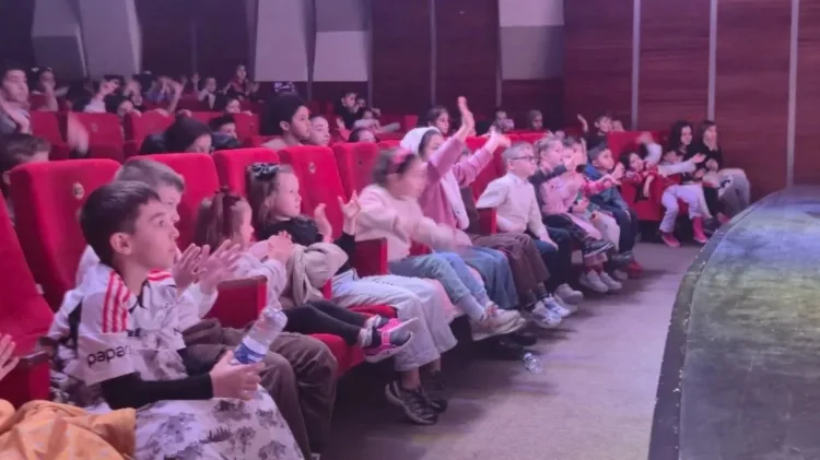 Miniklere Özel ‘İki Bavul Dolusu’ Tiyatrosu!