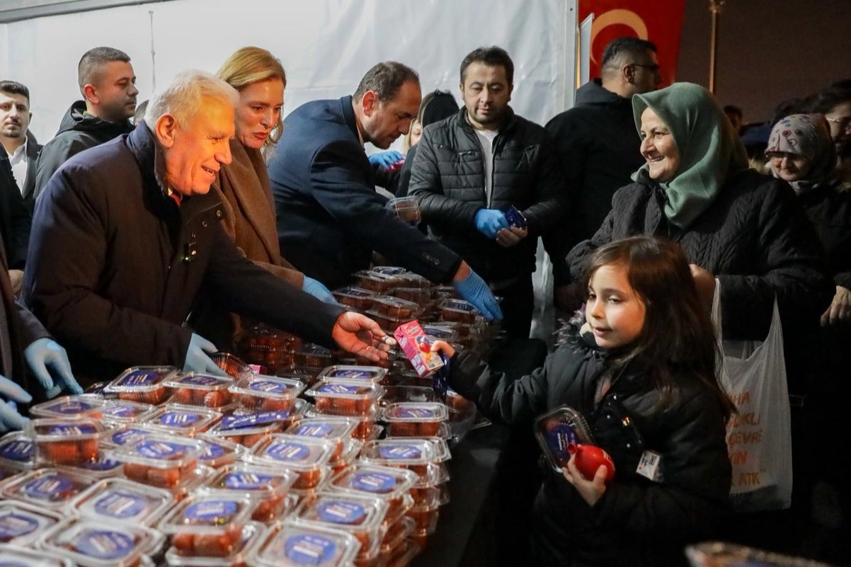 Miraç Kandili’nde Bursa’da Tatlı İkramı