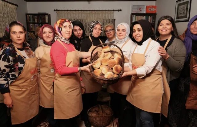 Miraç Kandili’nde Somuncu Baba Ekmek Atölyesi