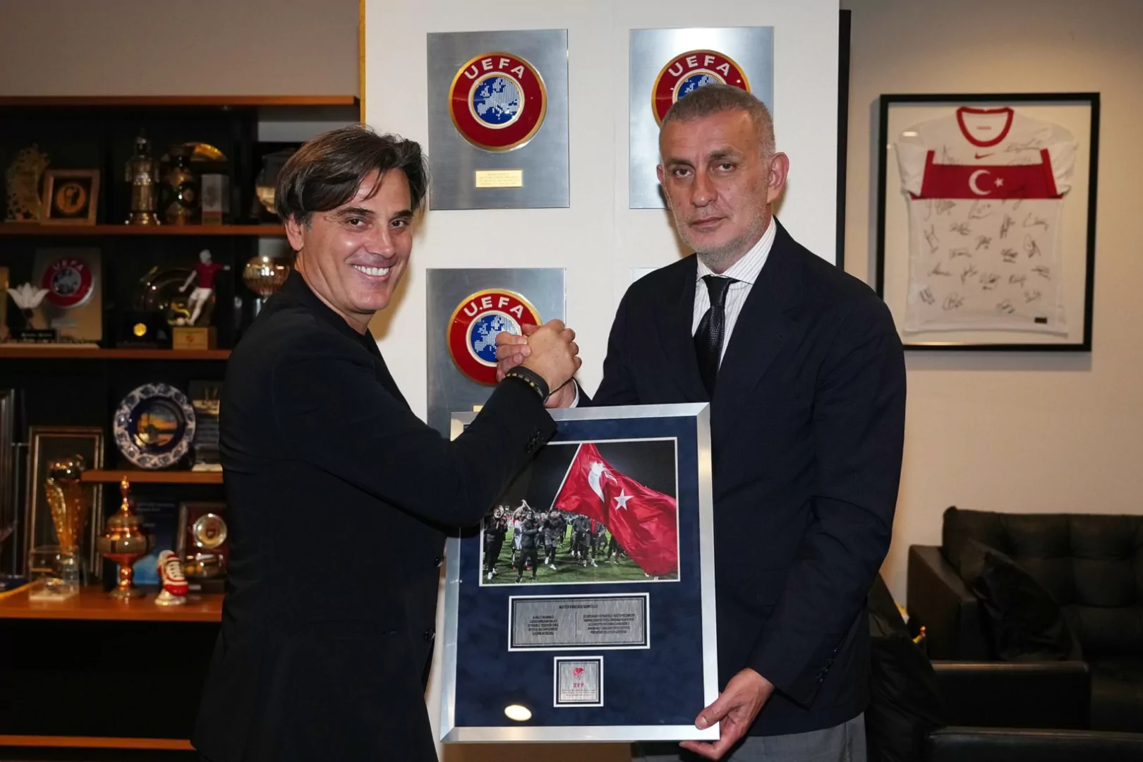 Montella, Hacıosmanoğlu ile Duygusal Veda!