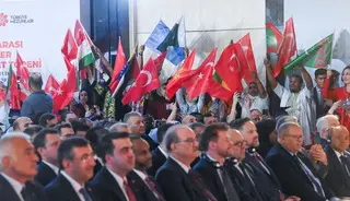 Türkiye Bursları Programı'na yoğun ilgi! Bakan Ersoy: "Ülkelerinizin en güçlü temsilcilerisiniz"