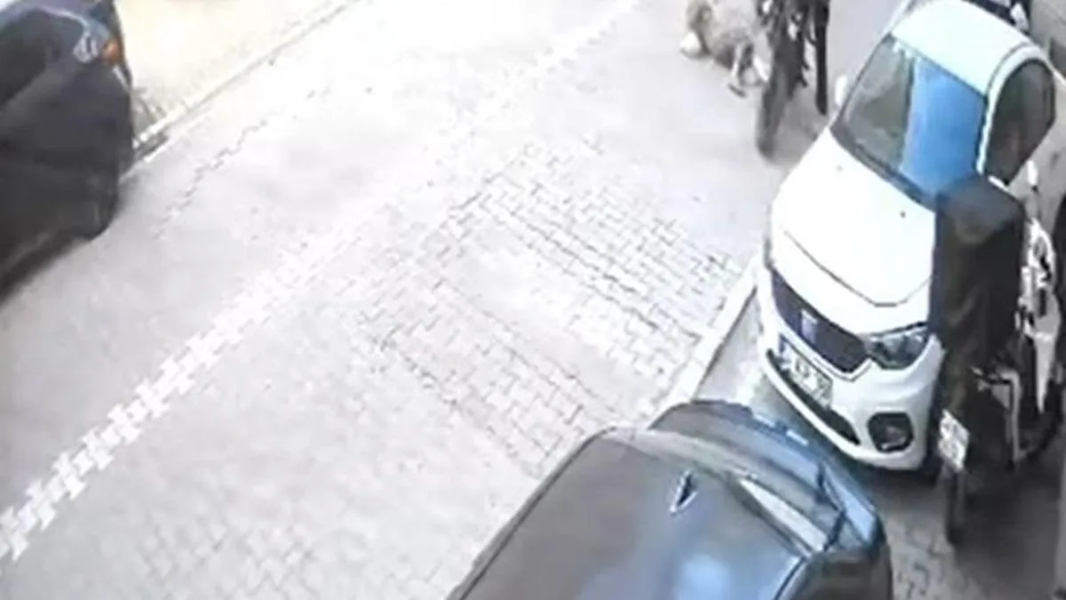 Motosiklet Kazası: Yaya Kadına Çarpma Anı Kamerada!