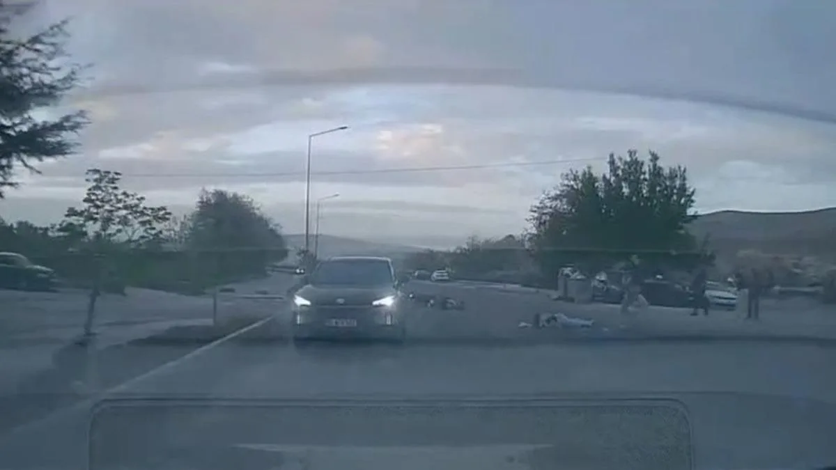 Motosiklet Kazasında İki Yaralı: O Anlar Kamerada!