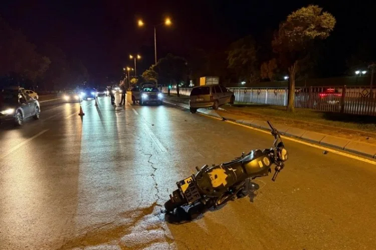 Motosiklet-Otomobil Çarpışması: 3 Yaralı!