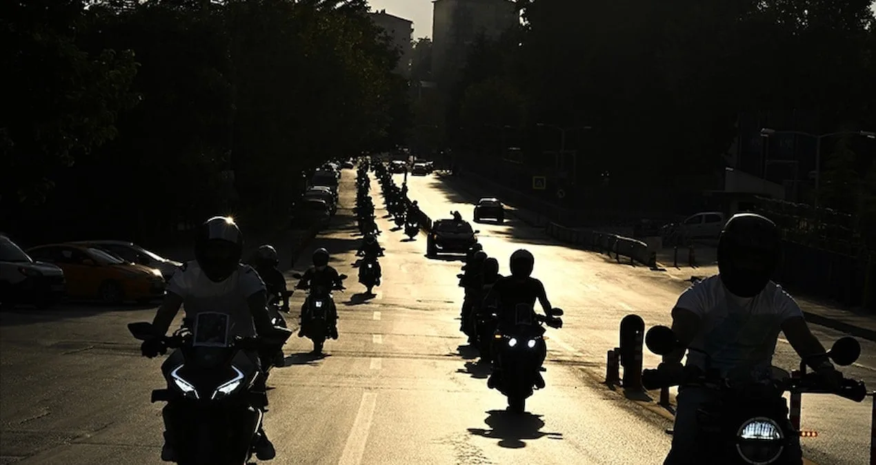 Motosiklet, Trafikte Otomobilleri Geçti!