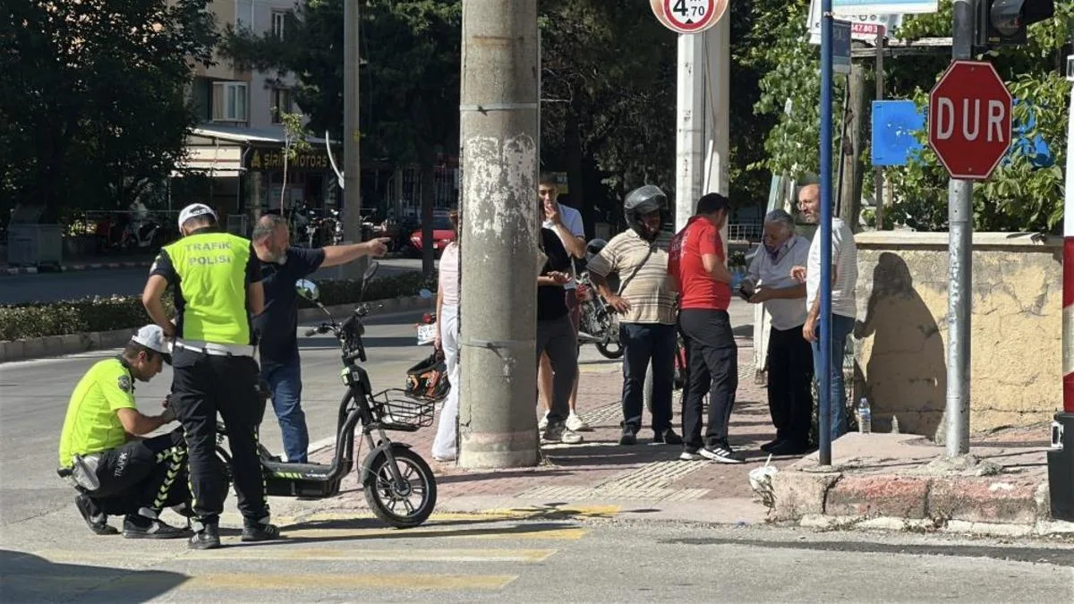 Motosiklet ve elektrikli bisiklet çarpıştı: 2 yaralı