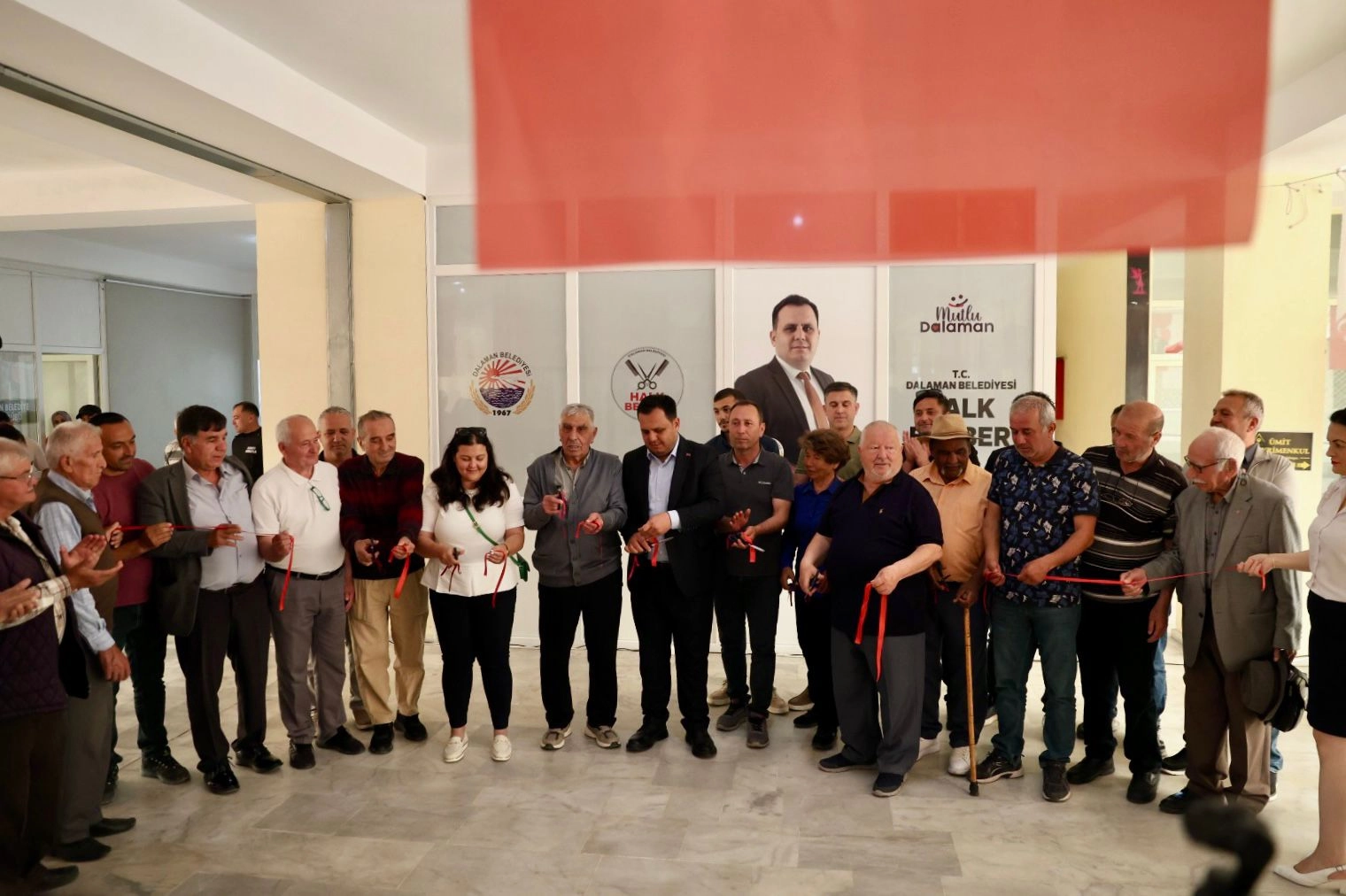 Muğla Dalaman’da Ücretsiz Halk Berberi Açıldı!