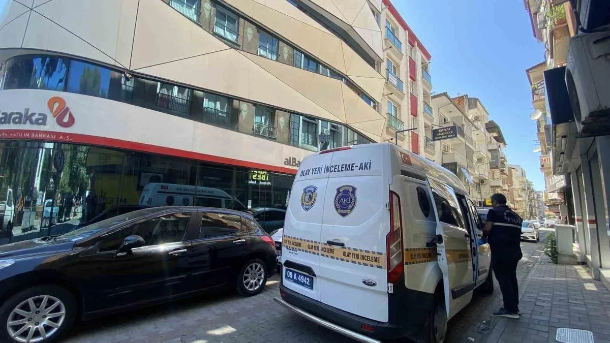 Muhtar Masaj Salonunda Ölü Bulundu!