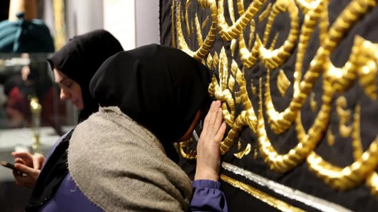 Mukaddes Emanetler Sergisi: Manevi Yolculuğa Davet