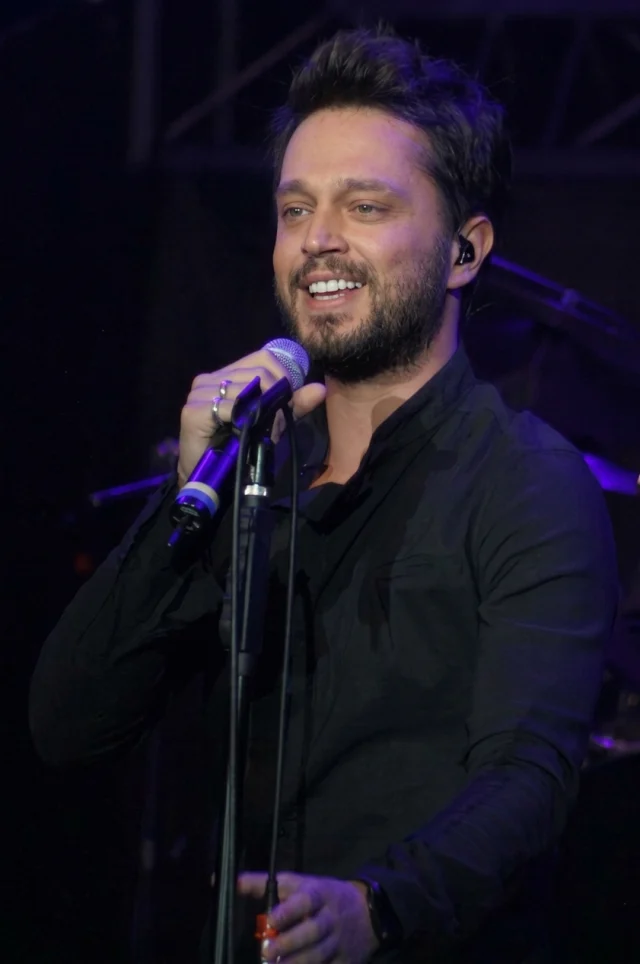 Murat Boz’un Annesinin Yönlendirmesiyle Müzik Kariyerine Geçişi