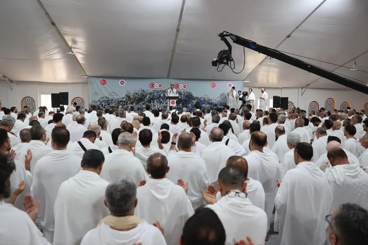 Müslümanlar İçin Arafat’ta Dua ve Birlik Vurgusu