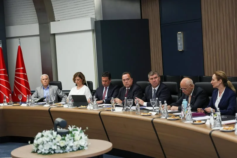 Mustafa Bozbey, Tatlı Rüyalardan Uyanacak mı?