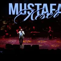 1786195228<em>184</em>Mustafa-Keserden-muzik-ve-kahkaha-dolu-gece.jpg
