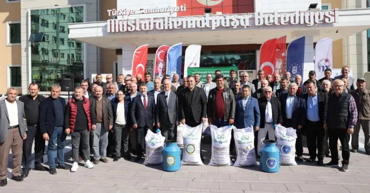 Mustafakemalpaşa’da Çiftçilere İtalyan Çimi Desteği