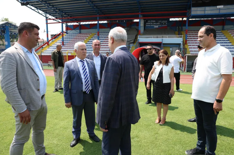 Mustafakemalpaşa Stadyumu Yepyeni Yüzüyle Açıldı!