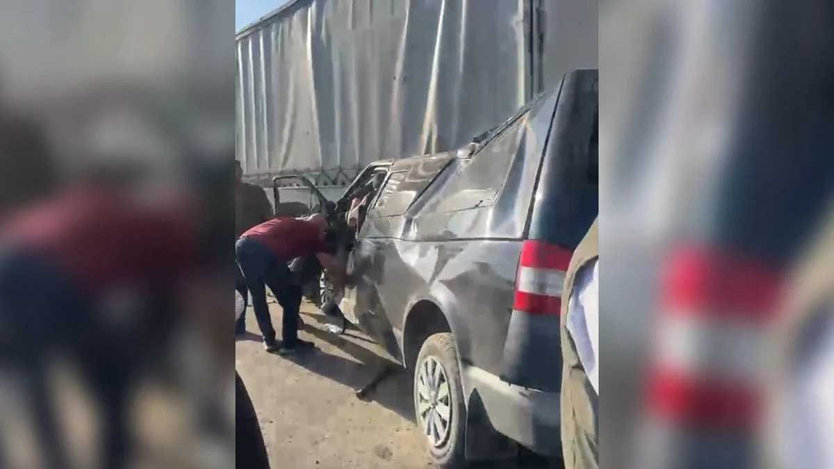 Şanlıurfa’da Minibüs TIR’a Çarptı: 2 Ölü, 2 Yaralı