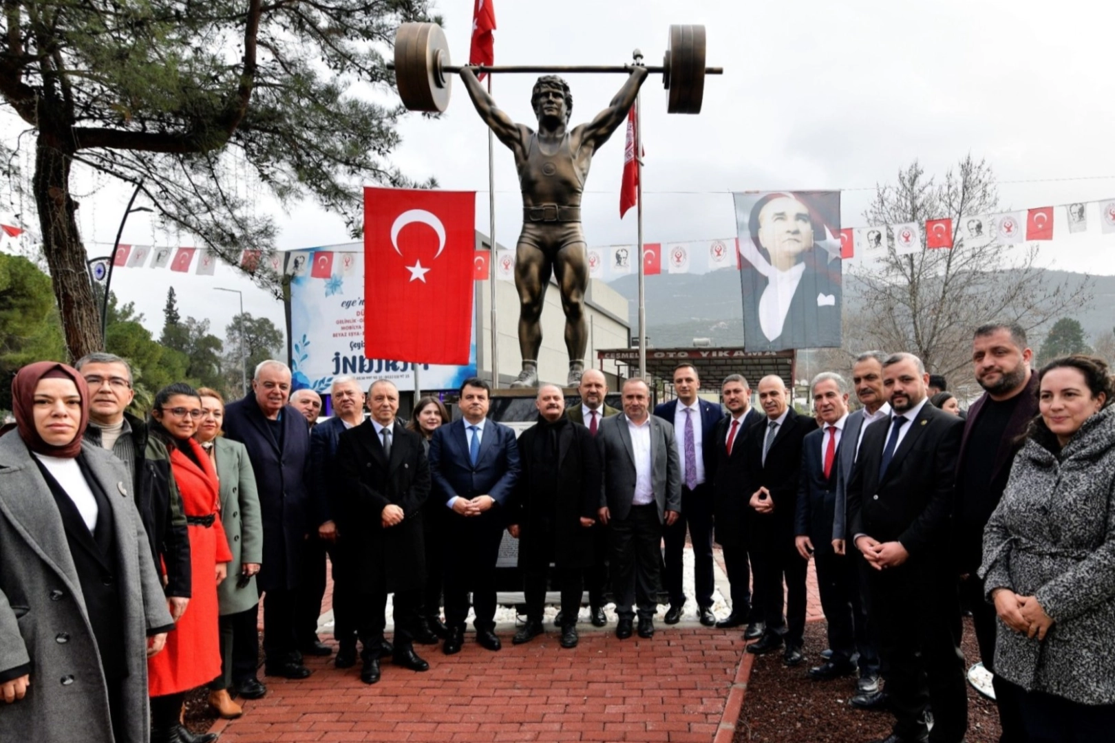 Naim Süleymanoğlu’nun Heykeli Bornova’da Açıldı!