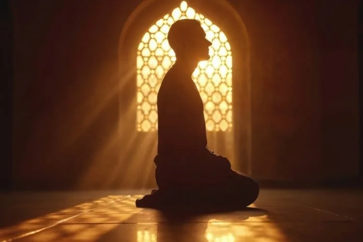 Namaz Kılarken Önünden Geçmek Caiz mi?
