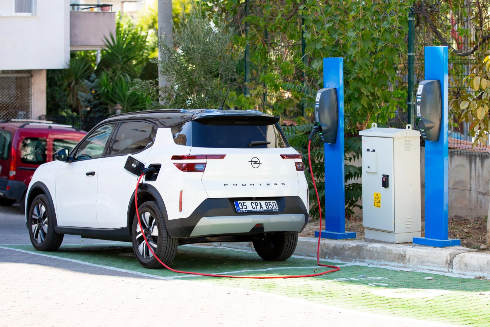 Narlıdere’de Elektrikli Araç Şarj İstasyonu Rüzgârı