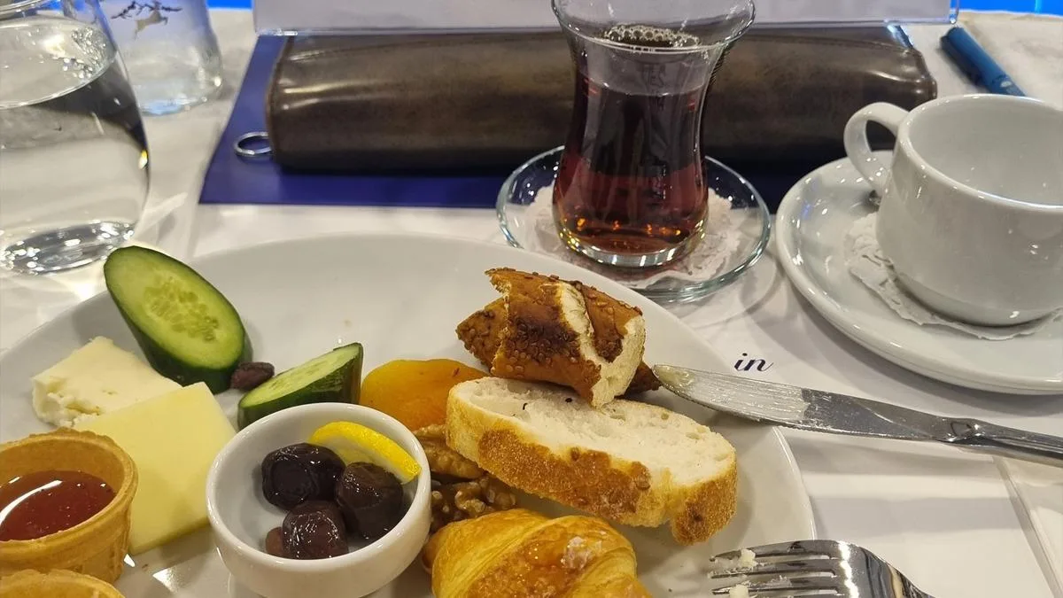 NATO Zirvesi’nde Bal-Kaymak Şovu!