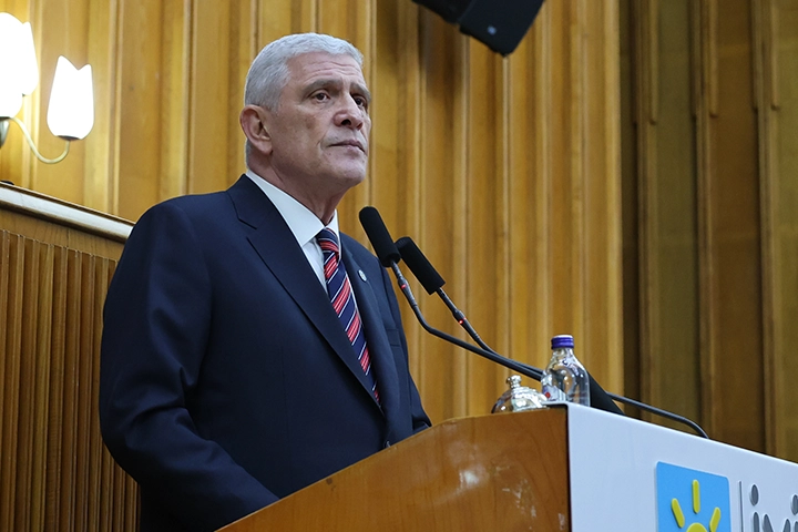 NATO Zirvesi’nde Vatandaşa Yabancı Muamelesi Eleştirisi