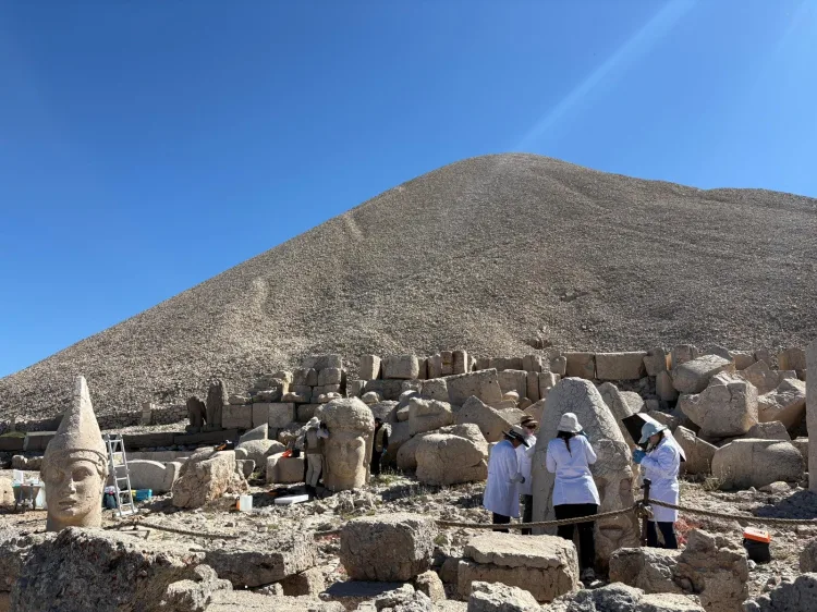 Nemrut Dağı’ndaki Koruma Çalışmaları Devam Ediyor