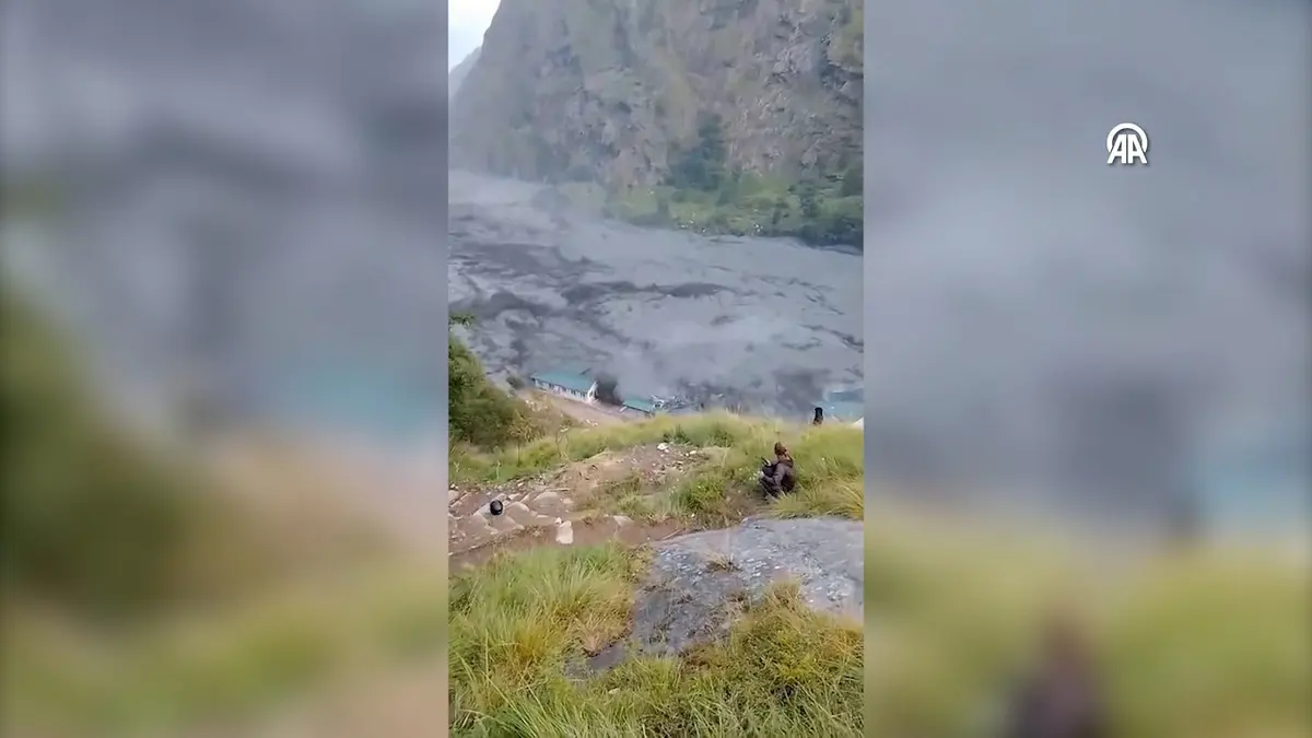 Nepal de doğanın hıncı dinmiyor! Bir sel daha... Önüne neyi kattıysa götürdü 4
