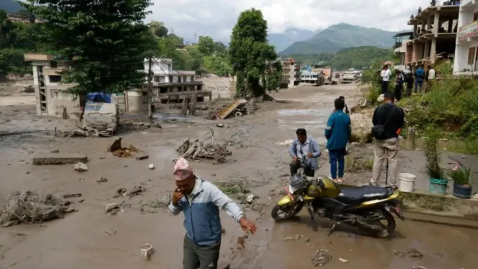 Nepal’deki Sel Felaketi: 10 Bin Aile Evini Kaybetti!