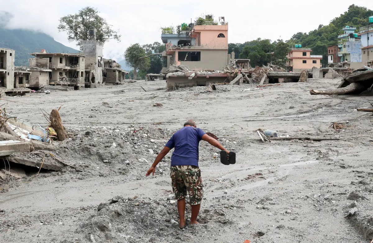 Felaketin bilançosu artıyor... Cesetler çürümeye başladı! Nepal den kan donduran görüntüler 7