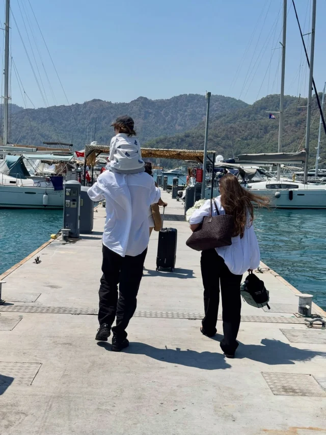 Neslihan Atagül ve Kadir Doğulu’dan Oğullarıyla Renkli Tatil Anları