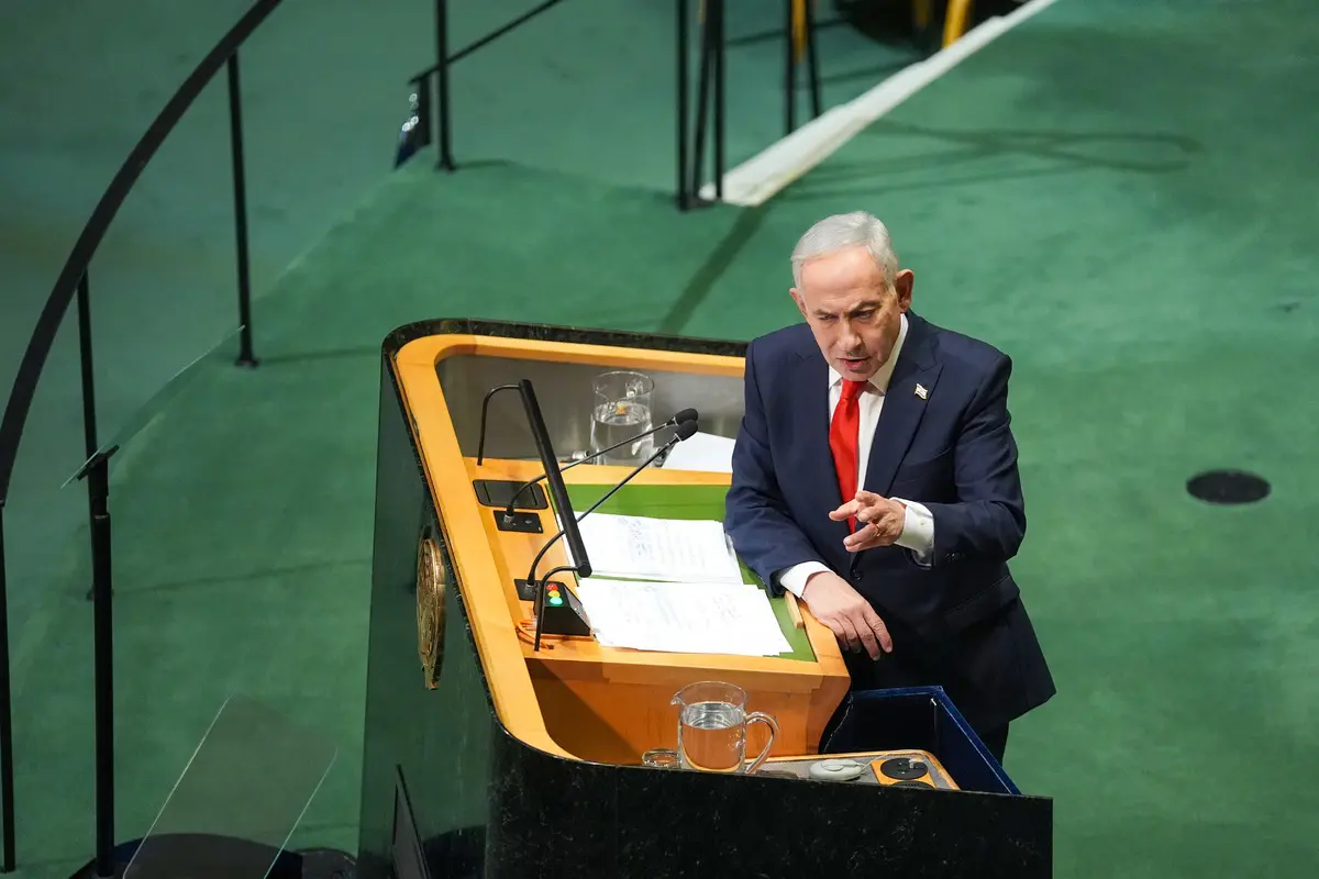 Netanyahu BM kürsüsünde çağrı cihazı göstererek tüm dünyayı tehdit etti 3