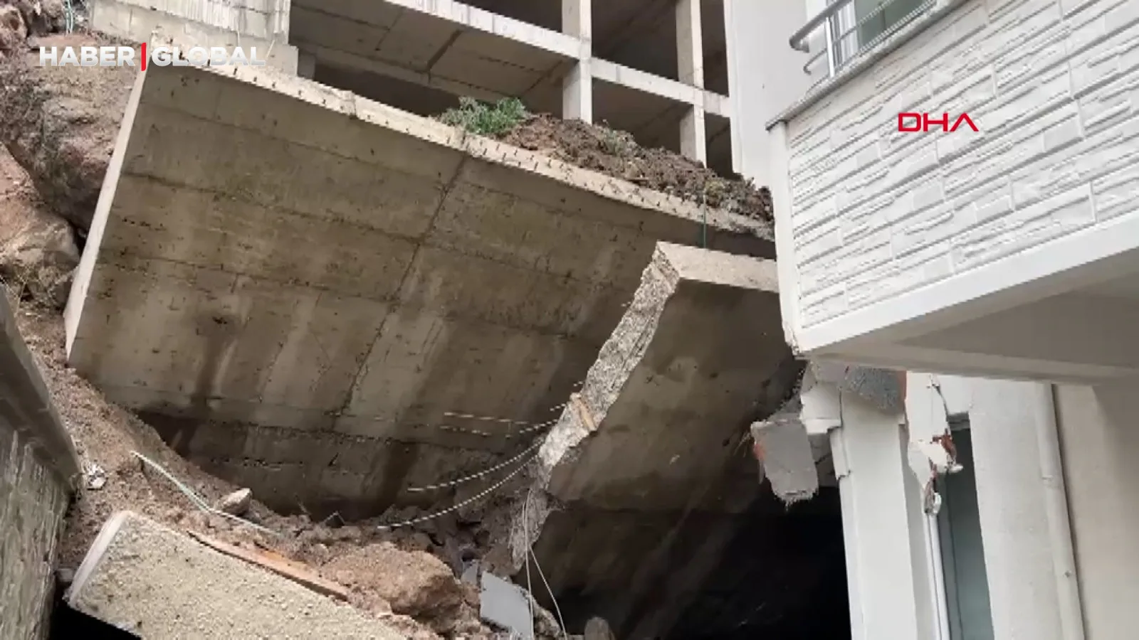 Nevşehir’de İstinat Duvarı Çöktü, Apartman Boşaltıldı!