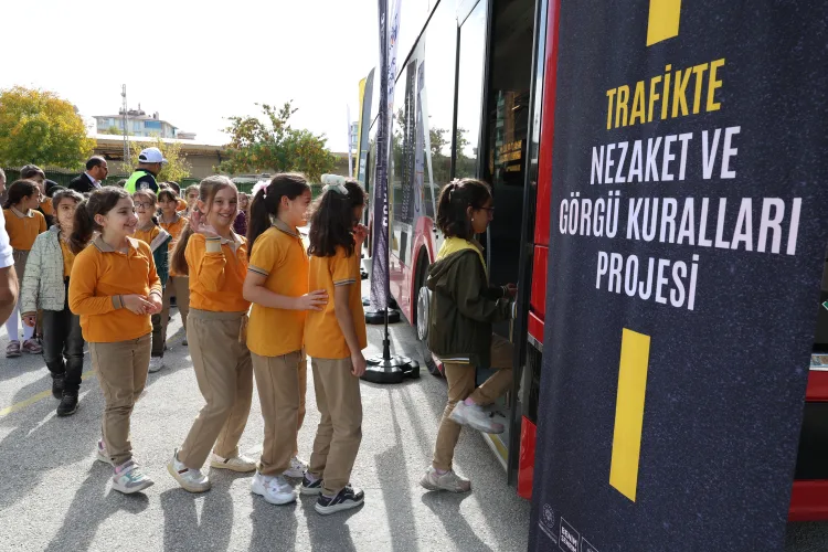Nezaket Otobüsü ile Trafik Bilinci Artıyor