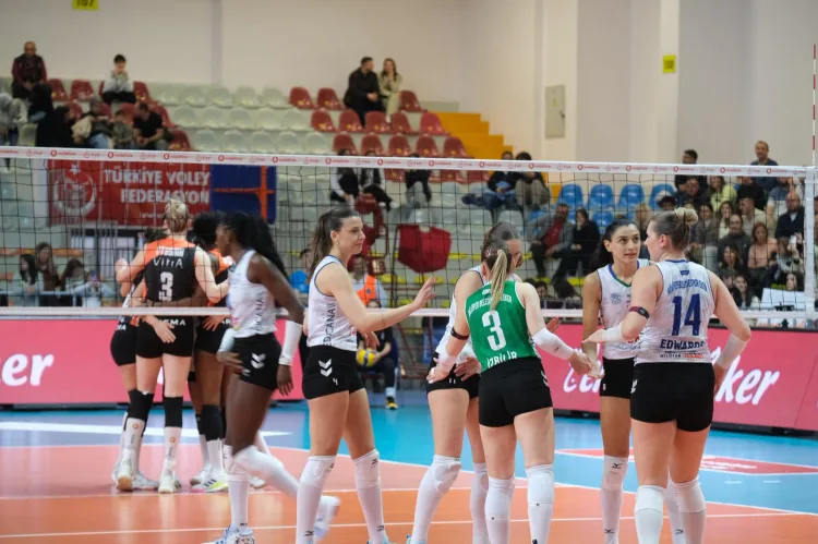 Nilüfer Belediyespor Eczacıbaşı’nı 3-1 Yendi!