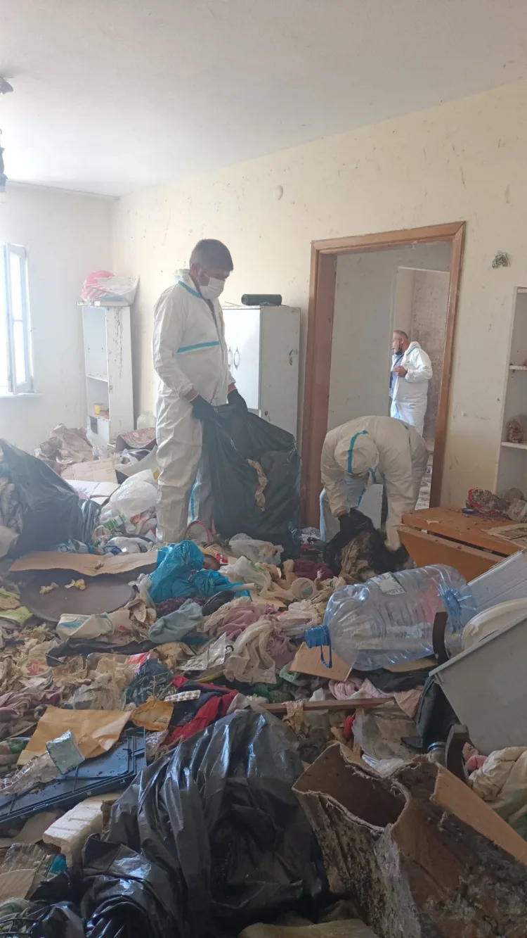 Nilüfer’de Çöp Ev Temizlendi: 28 Ton Atık Giderildi